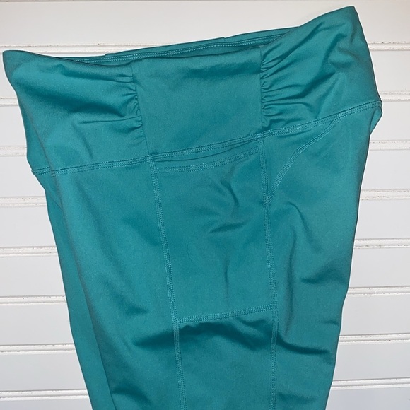 FREE PEOPLE MOVEMENT TEAL YOGA LEGGINGS STRETCH COMPRESSION 3/4 LENGTH SZ MEDIUM - Picture 6 of 11